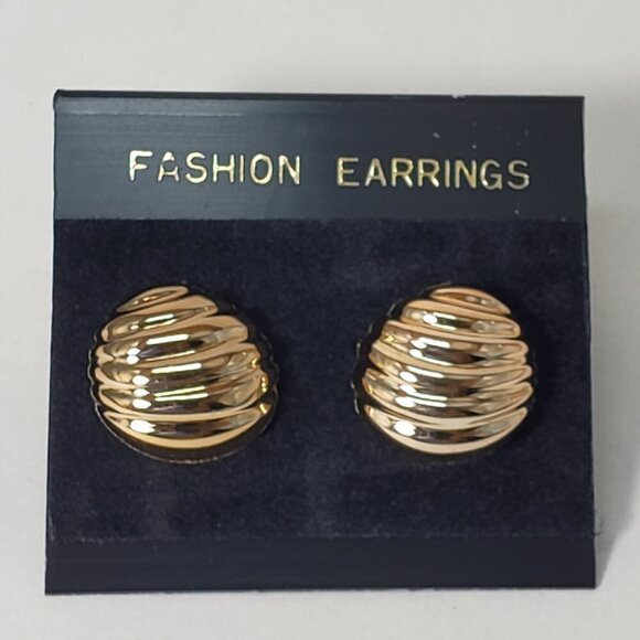 Polished Rose Gold Twist Stud Earrings – 0.7-Inch Dainty Modern Women's Jewelry - Picture 5 of 7